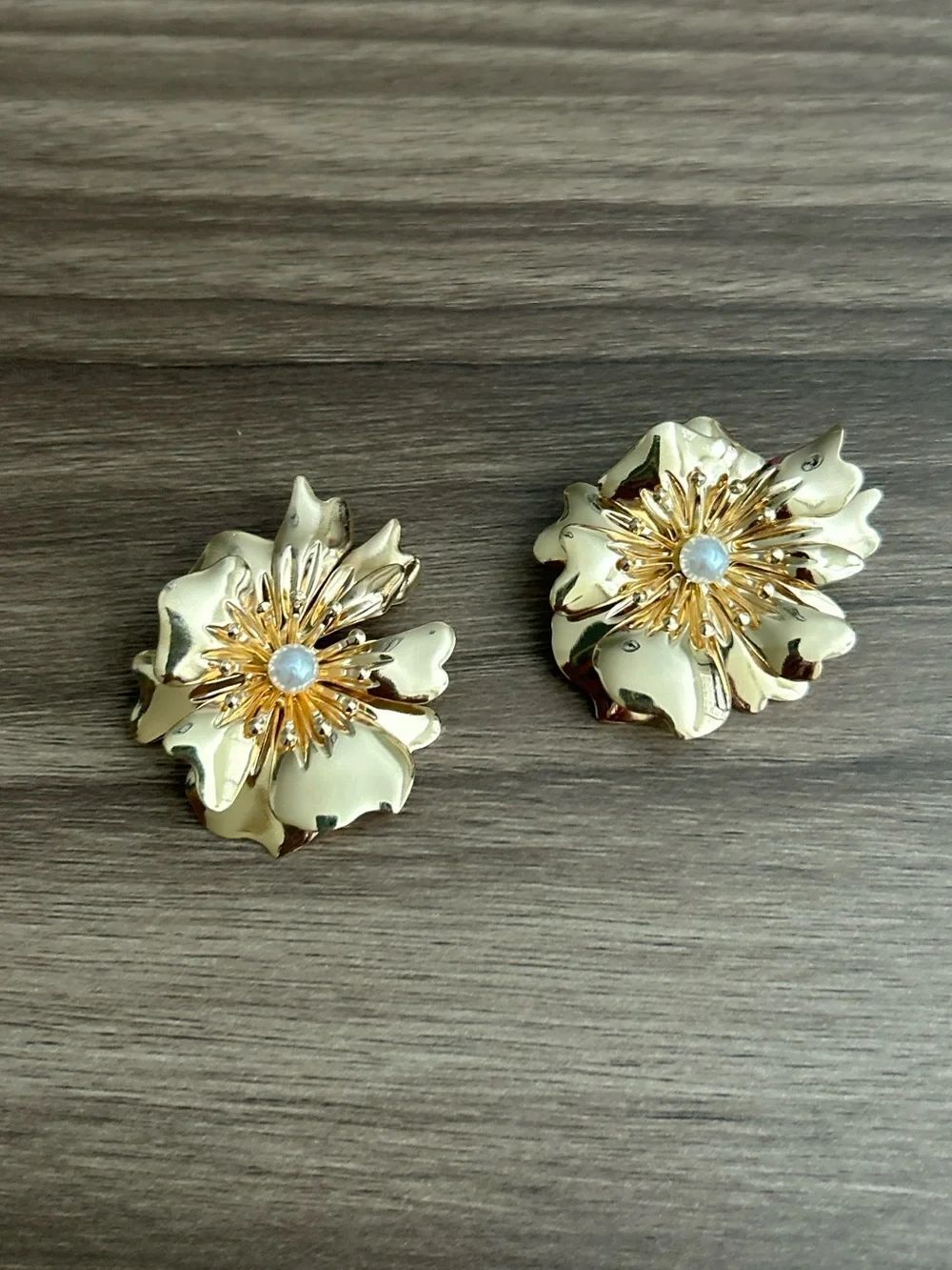 Flower statement earrings Q1230